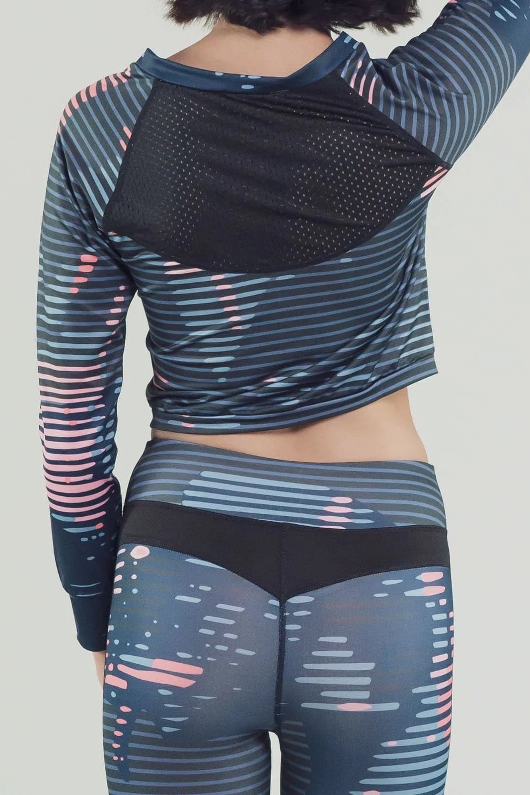 Stripe printed leggings and long sleeve zippered crop top